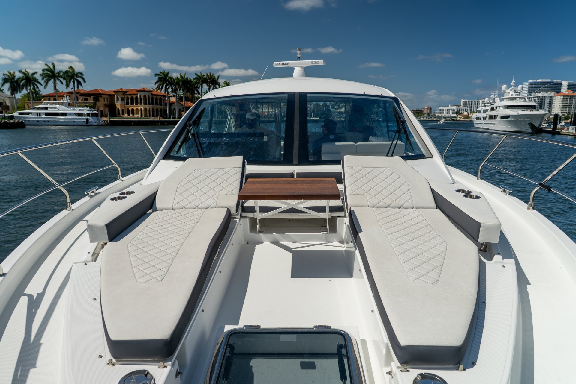 Yacht Photo 22